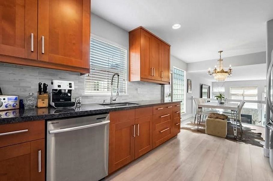 D 136 W 4th Street North Vancouver, BC - 3