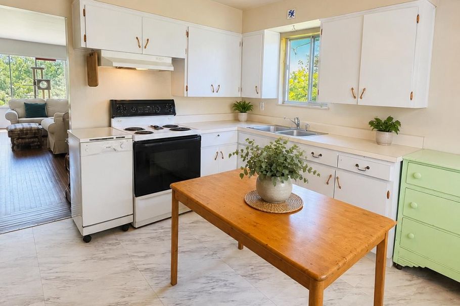 3141 E Broadway Vancouver, BC - 2