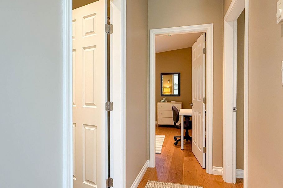 ADDRESS WITHHELD, North Vancouver BC V7P 2J7 North Vancouver, BC - 17