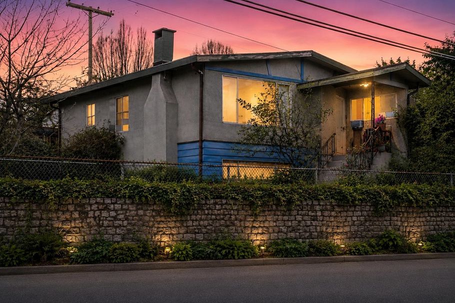 3141 E Broadway Vancouver, BC - 1