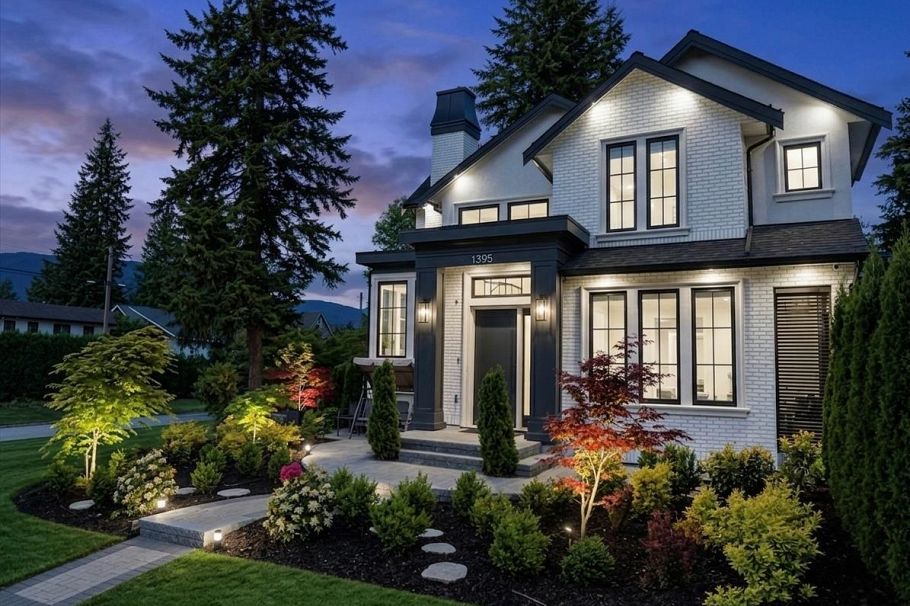 1395 W 21st Street North Vancouver, BC - 2