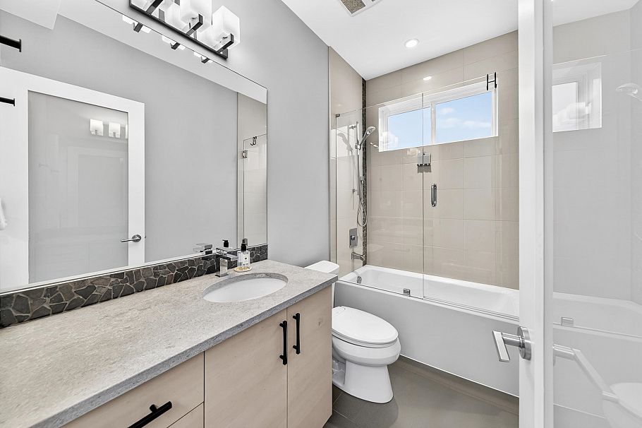 969 W 18th Avenue Vancouver, BC - 19