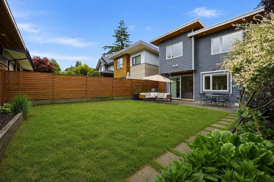 364 W 15th Street North Vancouver, BC - 25