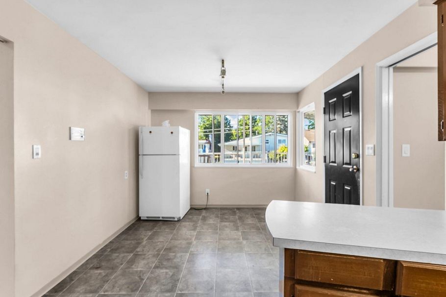 1205 E 49th Avenue Vancouver, BC - 16