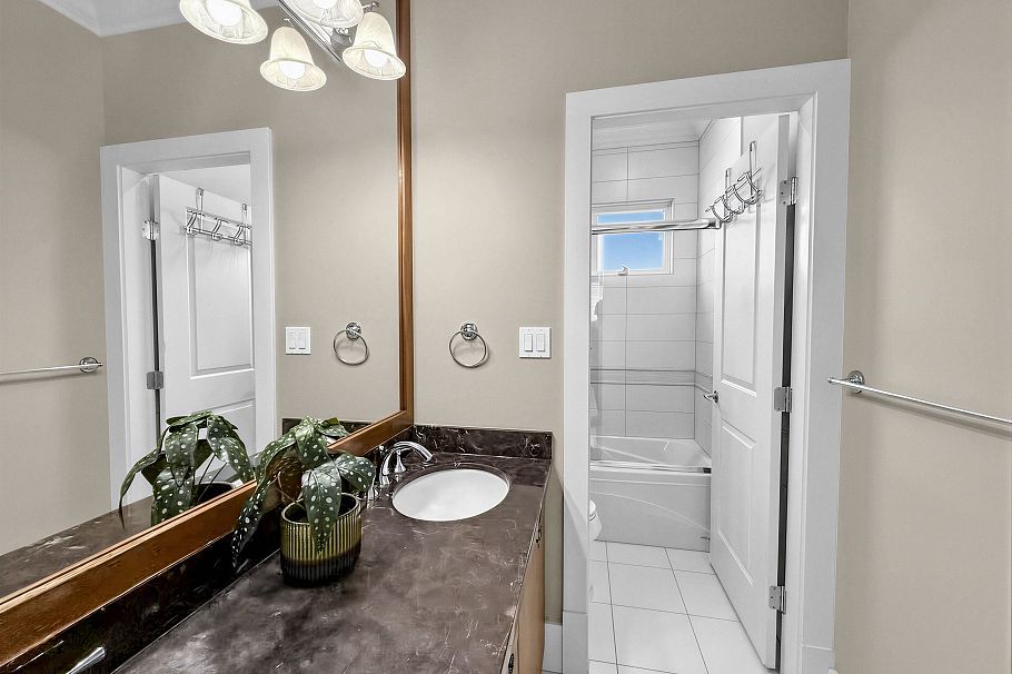 4009 W 11th Avenue Vancouver, BC - 33