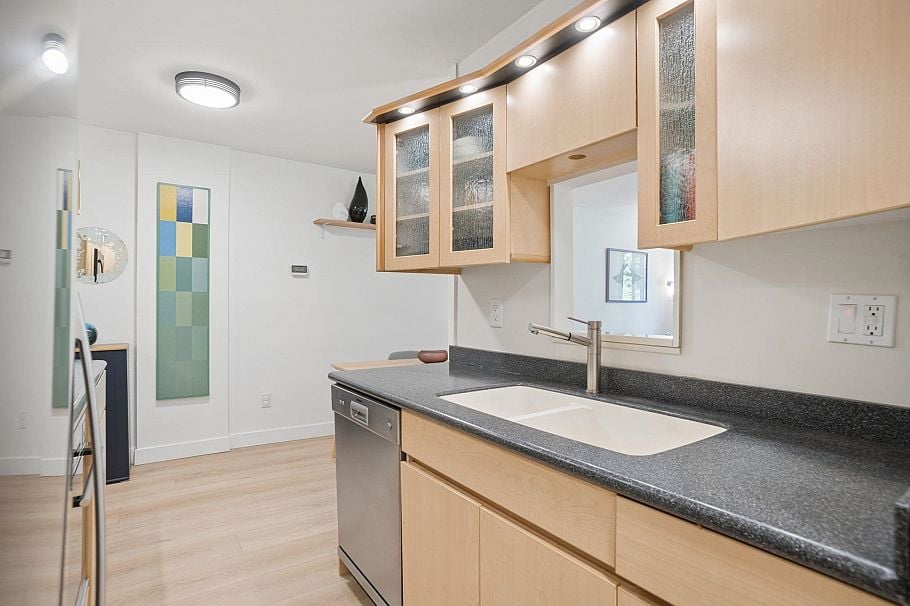 202 1867 West 3rd Avenue Vancouver, BC - 19