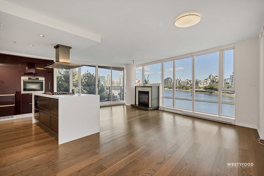 501 8 Smithe Mews Vancouver, BC - 1