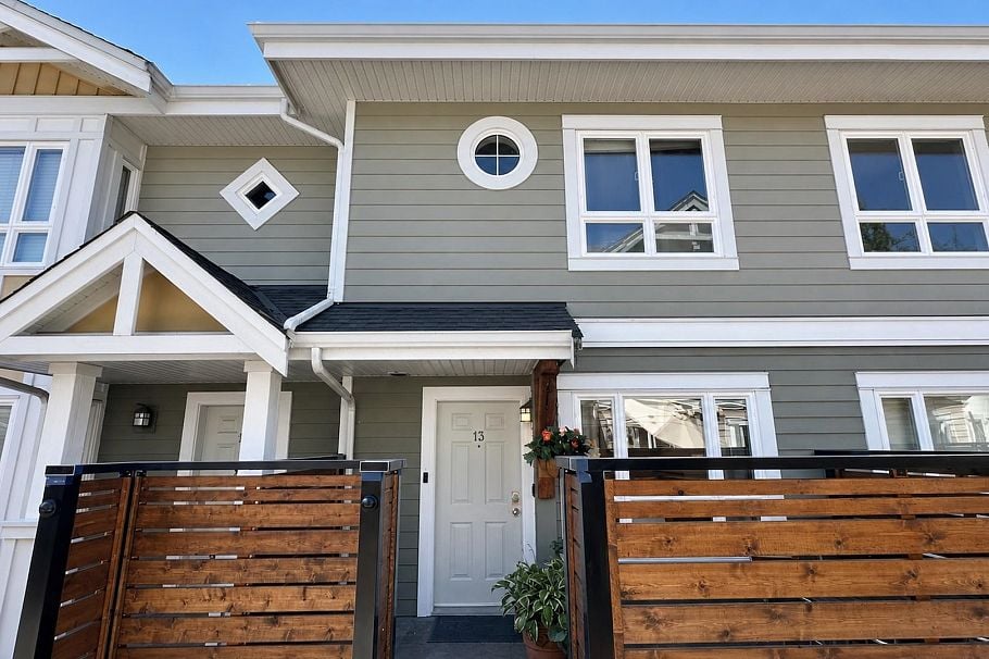 13 915 Tobruck Avenue North Vancouver, BC - 1