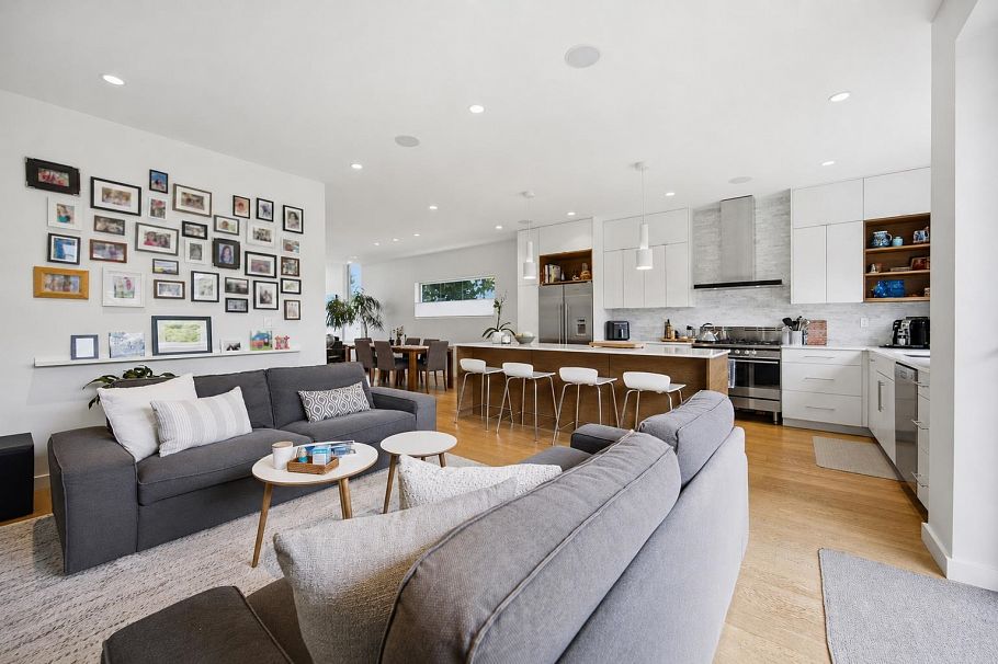 364 W 15th Street North Vancouver, BC - 9