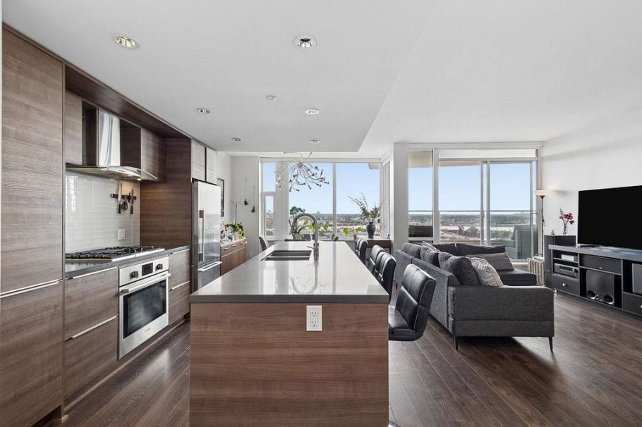 2303 1550 Fern Street North Vancouver, BC - 2