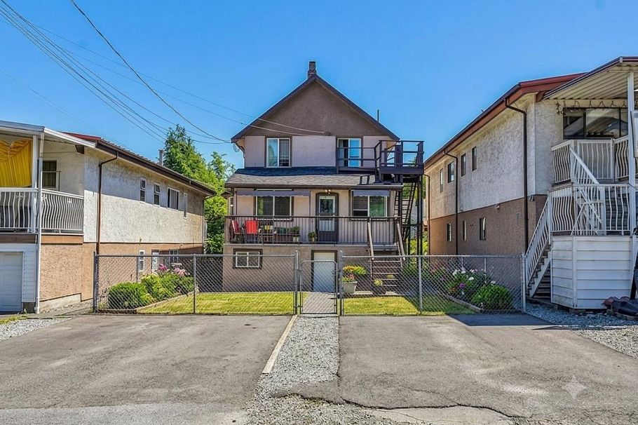 3807 Victoria Drive Vancouver, BC - 3