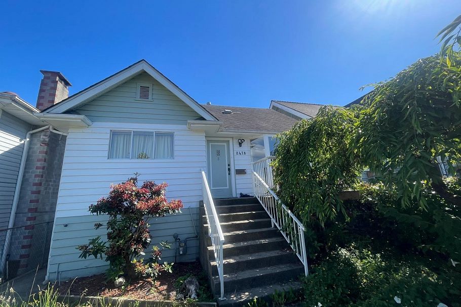 2478 E 28th Avenue Vancouver, BC - 1