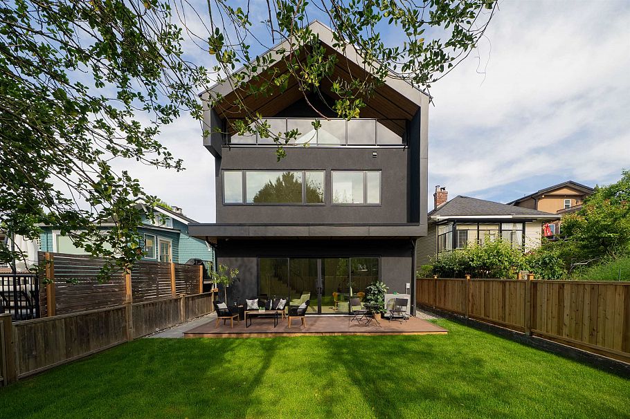 2 4161 Windsor Street Vancouver, BC - 1