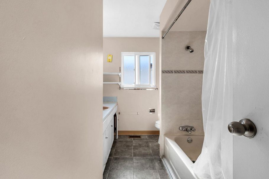 1205 E 49th Avenue Vancouver, BC - 21