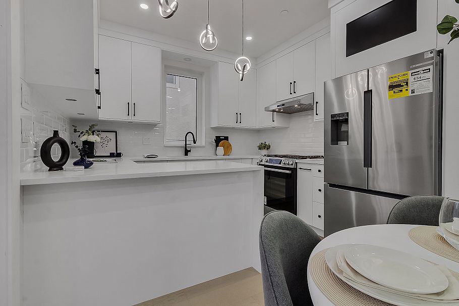 583 E 60th Avenue Vancouver, BC - 11