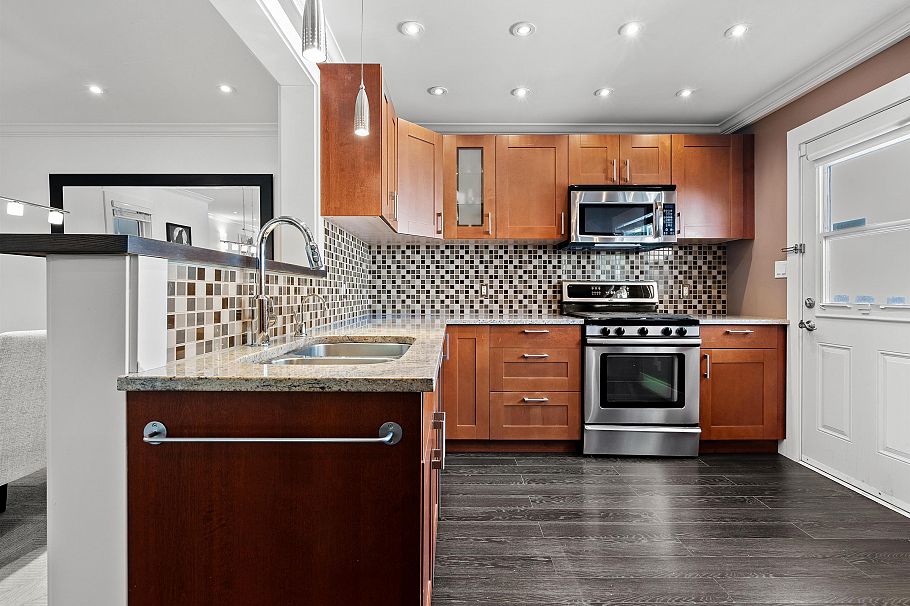 1050 E 10th Avenue Vancouver, BC - 13