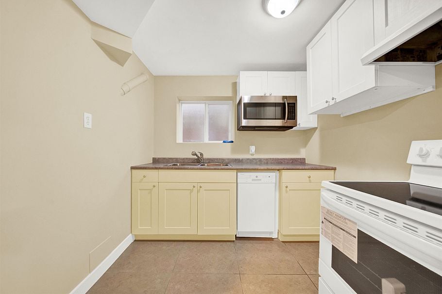 4080 W 35th Avenue Vancouver, BC - 17