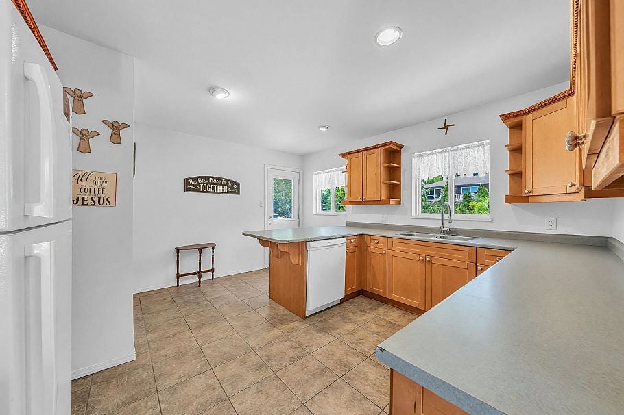 468 Saville Crescent North Vancouver, BC - 14
