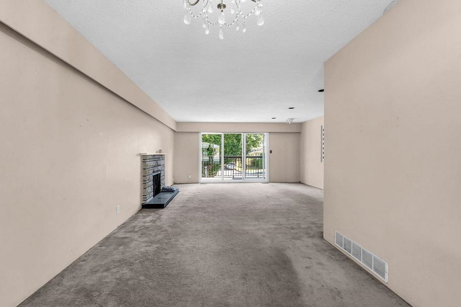 1205 E 49th Avenue Vancouver, BC - 8