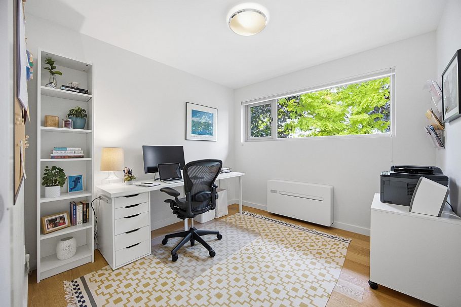 364 W 15th Street North Vancouver, BC - 16