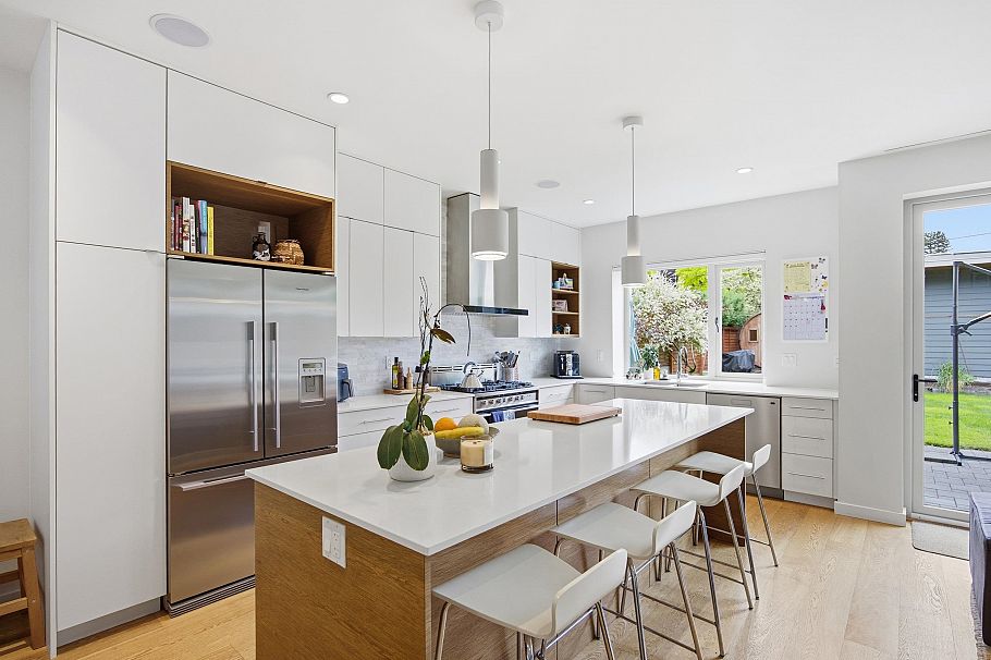 364 W 15th Street North Vancouver, BC - 4