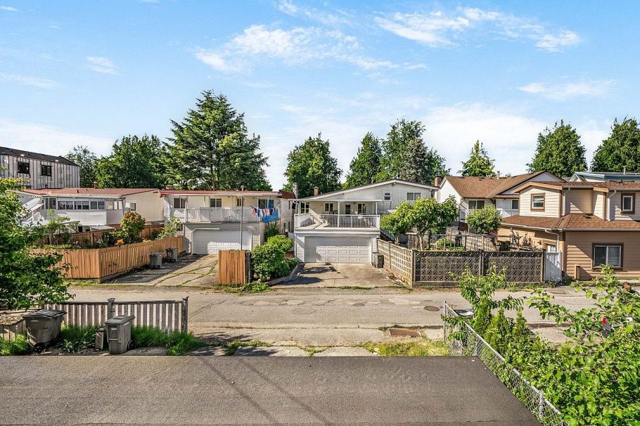 1205 E 49th Avenue Vancouver, BC - 6
