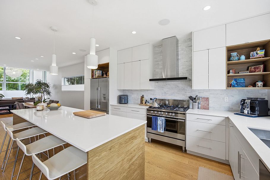 364 W 15th Street North Vancouver, BC - 6