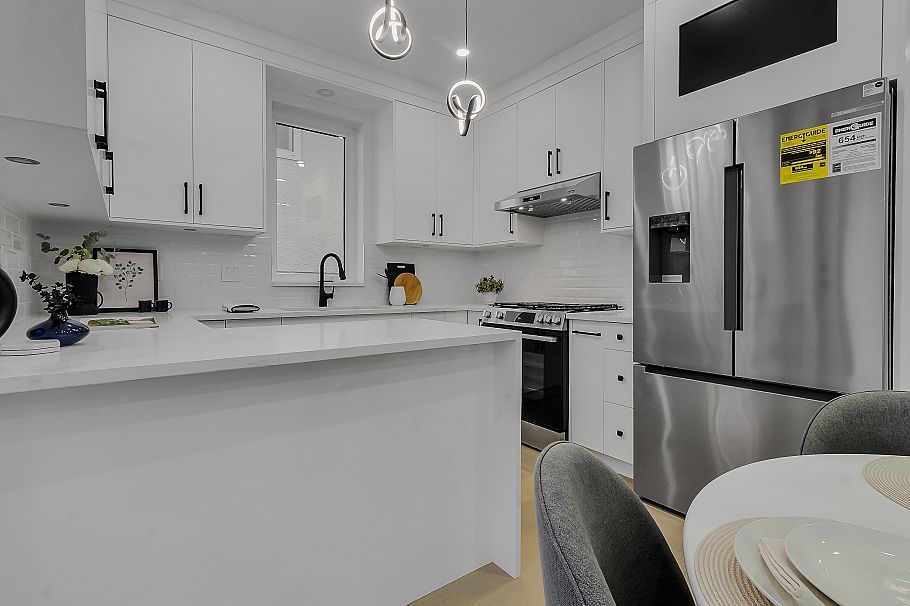 583 E 60th Avenue Vancouver, BC - 9