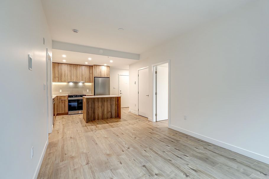 206 3594 Malsum Drive North Vancouver, BC - 11
