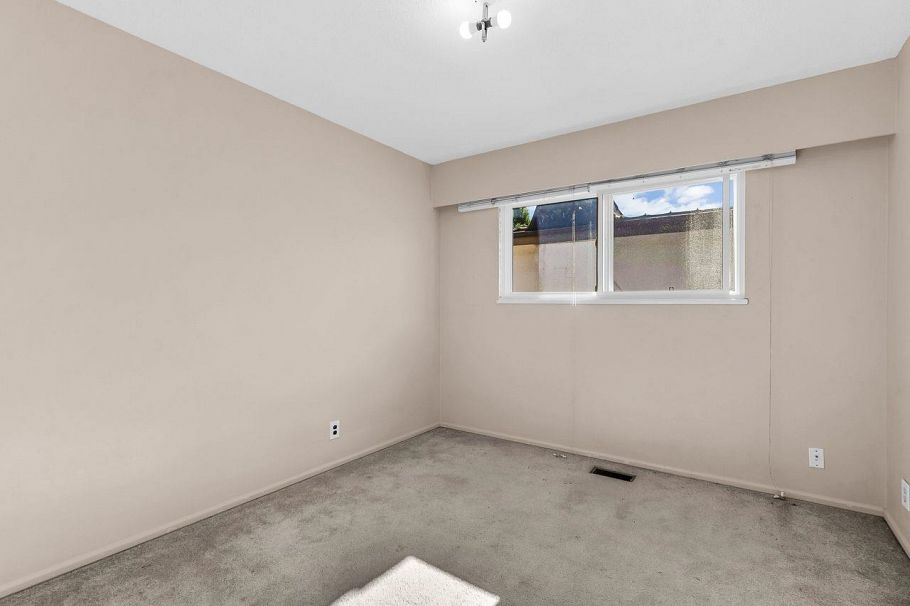 1205 E 49th Avenue Vancouver, BC - 20