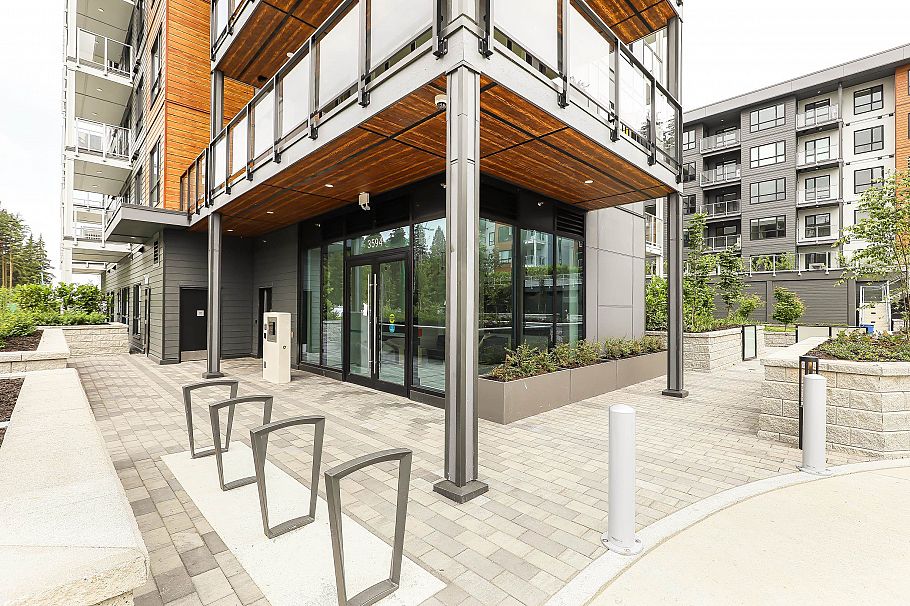 206 3594 Malsum Drive North Vancouver, BC - 39