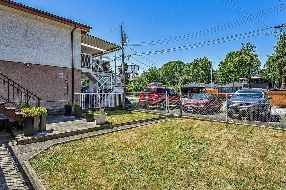 3807 Victoria Drive Vancouver, BC - 4
