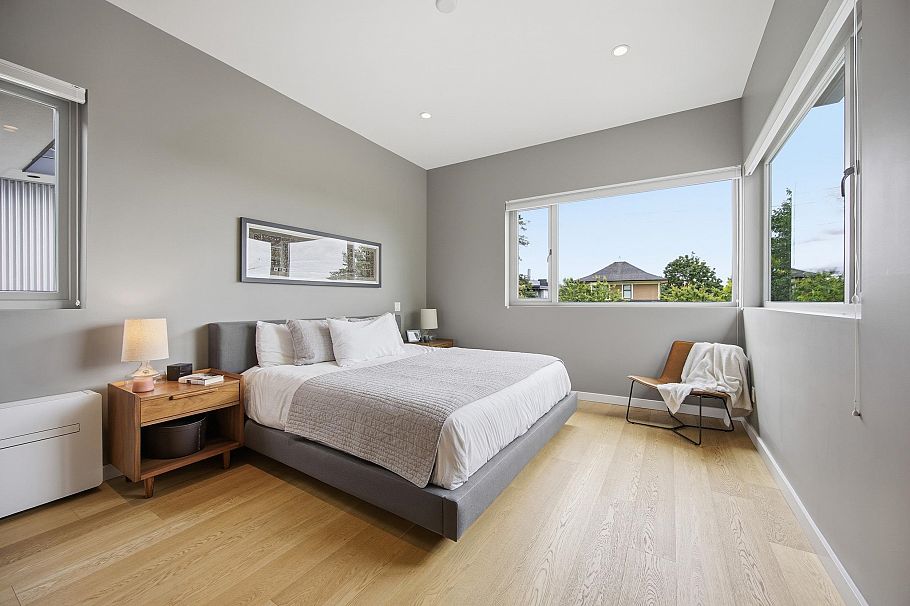 364 W 15th Street North Vancouver, BC - 10