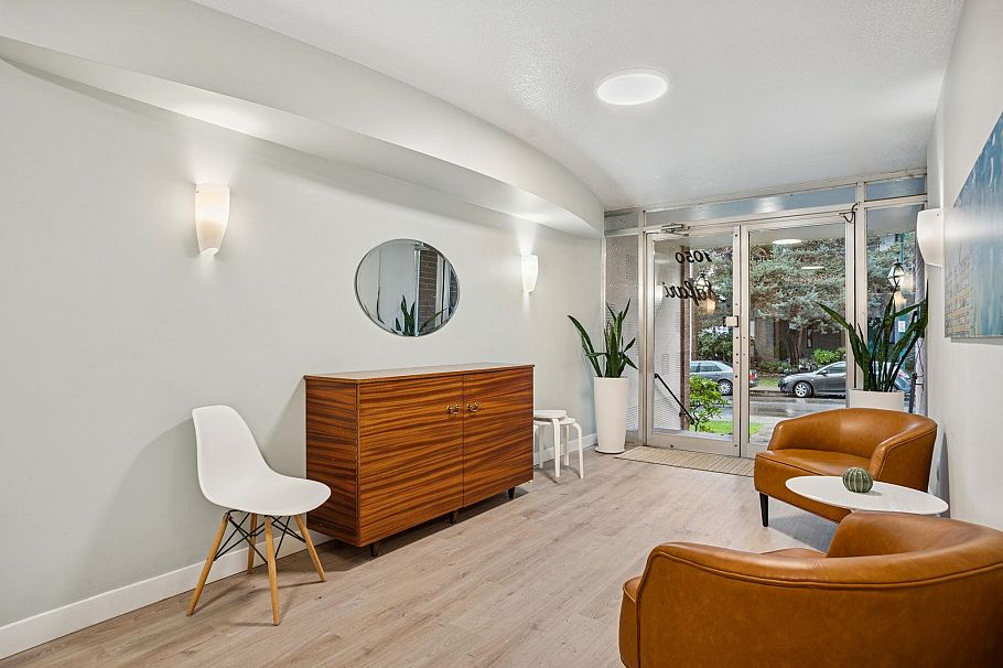 204 1050 Chilco Street Vancouver, BC - 2