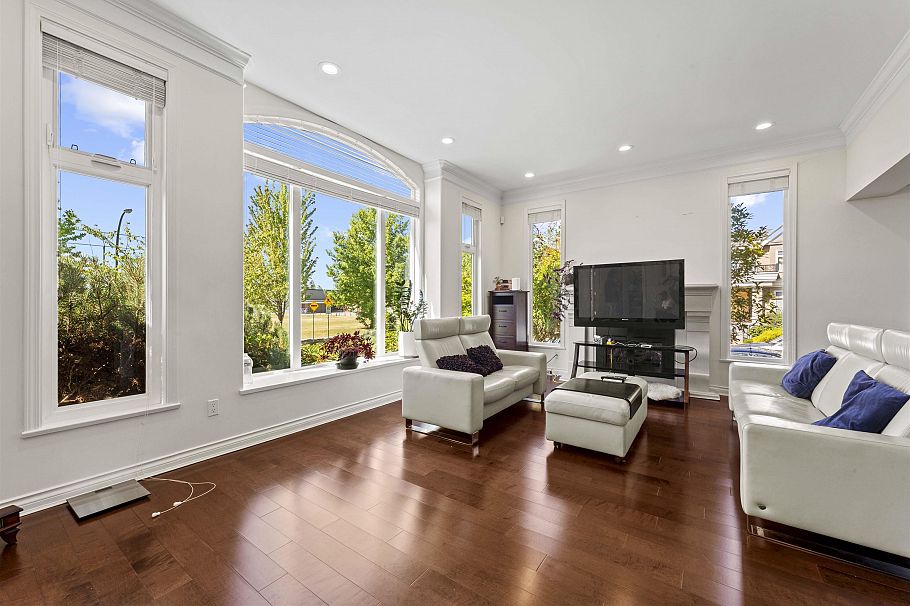 1199 W 43rd Avenue Vancouver, BC - 2