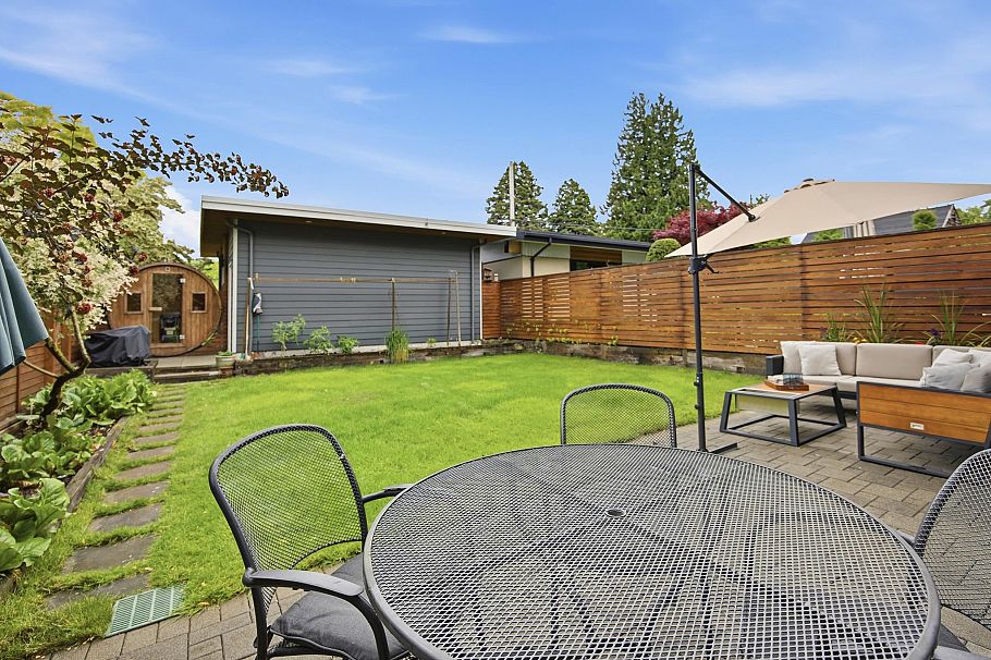 364 W 15th Street North Vancouver, BC - 26