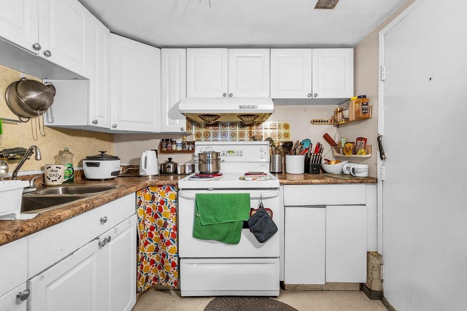 1205 E 49th Avenue Vancouver, BC - 30