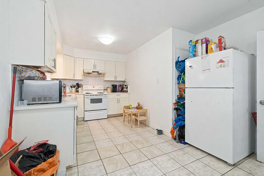 5735 Earles Street Vancouver, BC - 8