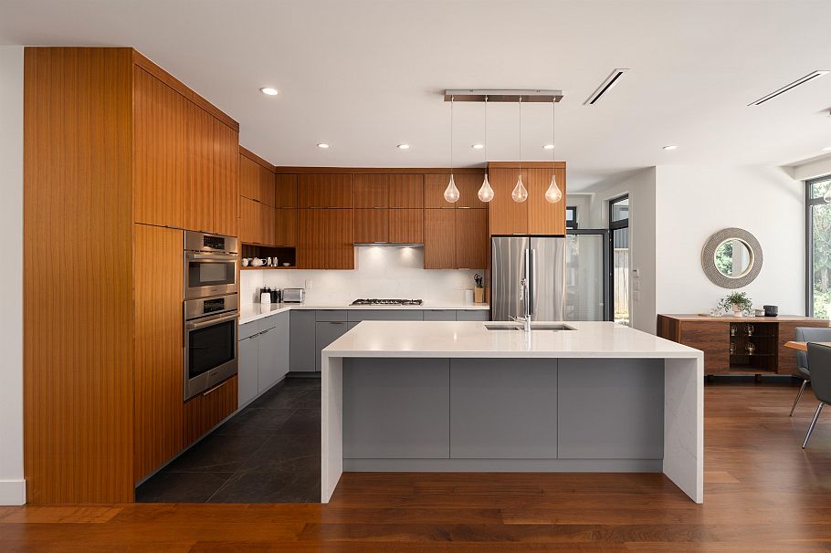 812 E 6th Street North Vancouver, BC - 2