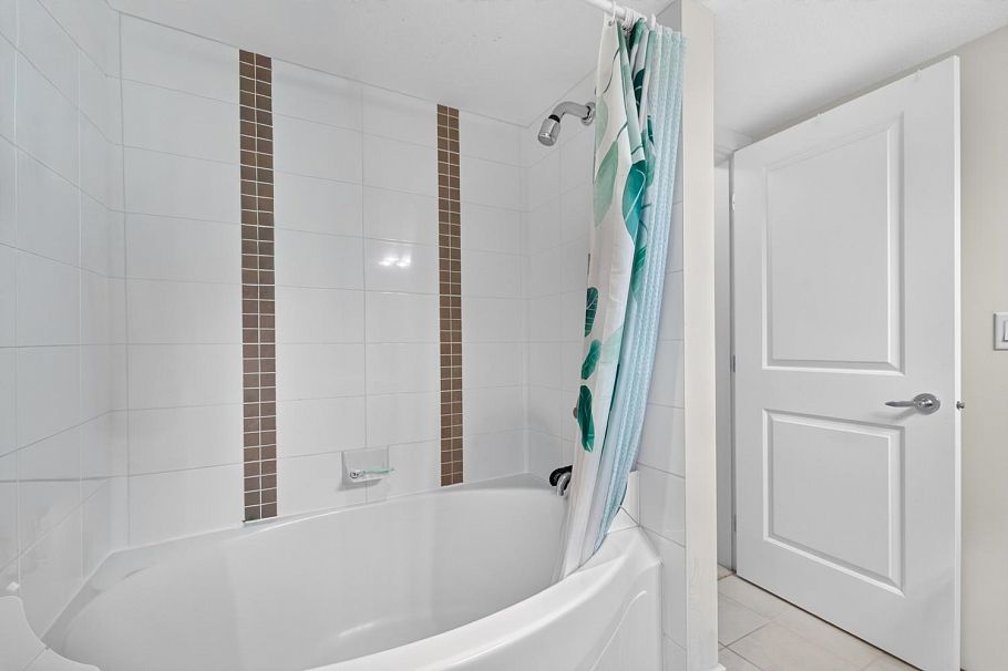 311 5725 Agronomy Road Vancouver, BC - 17