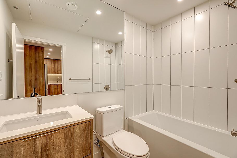 206 3594 Malsum Drive North Vancouver, BC - 17