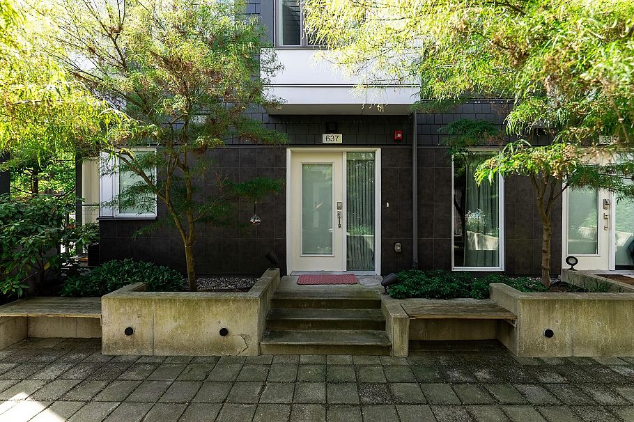 637 Victoria Drive Vancouver, BC - 35