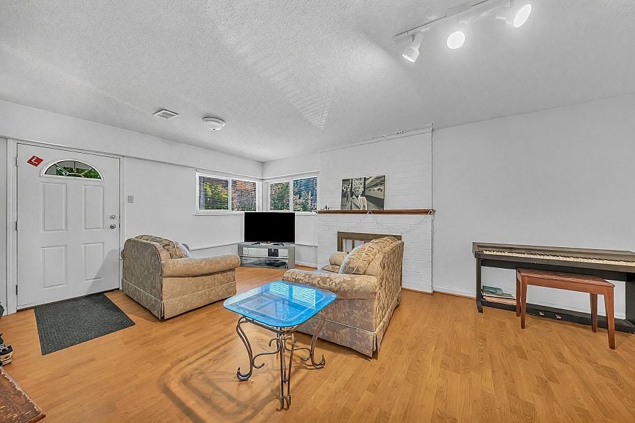468 Saville Crescent North Vancouver, BC - 28