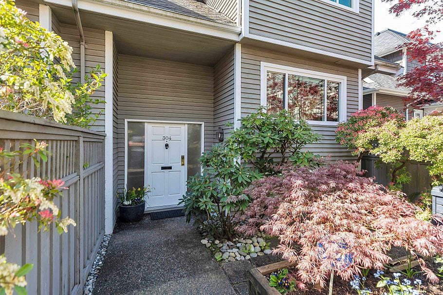 304 223 E Keith Road North Vancouver, BC - 1
