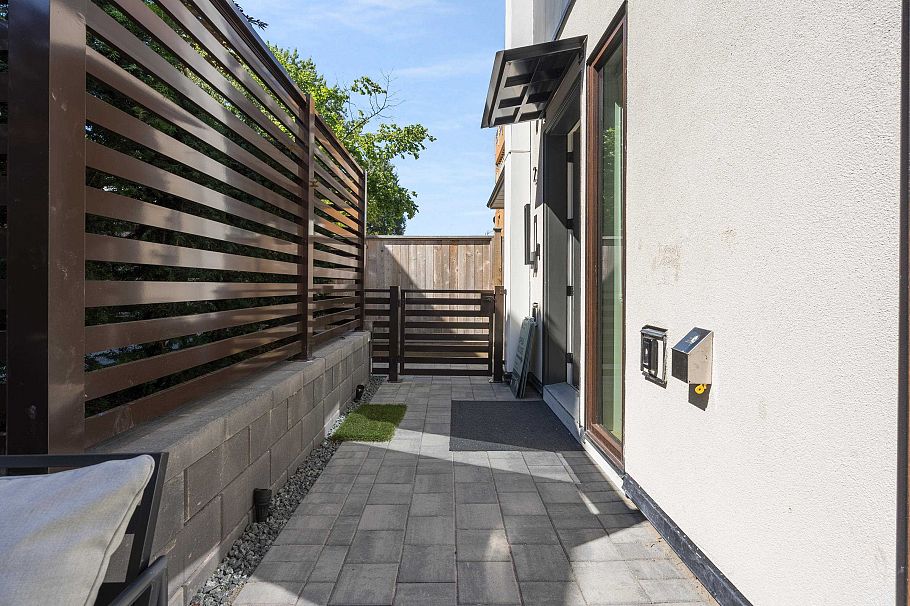 2 3391 Victoria Drive Vancouver, BC - 30