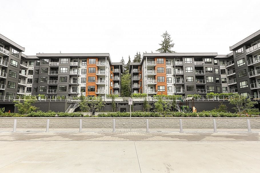 206 3594 Malsum Drive North Vancouver, BC - 38