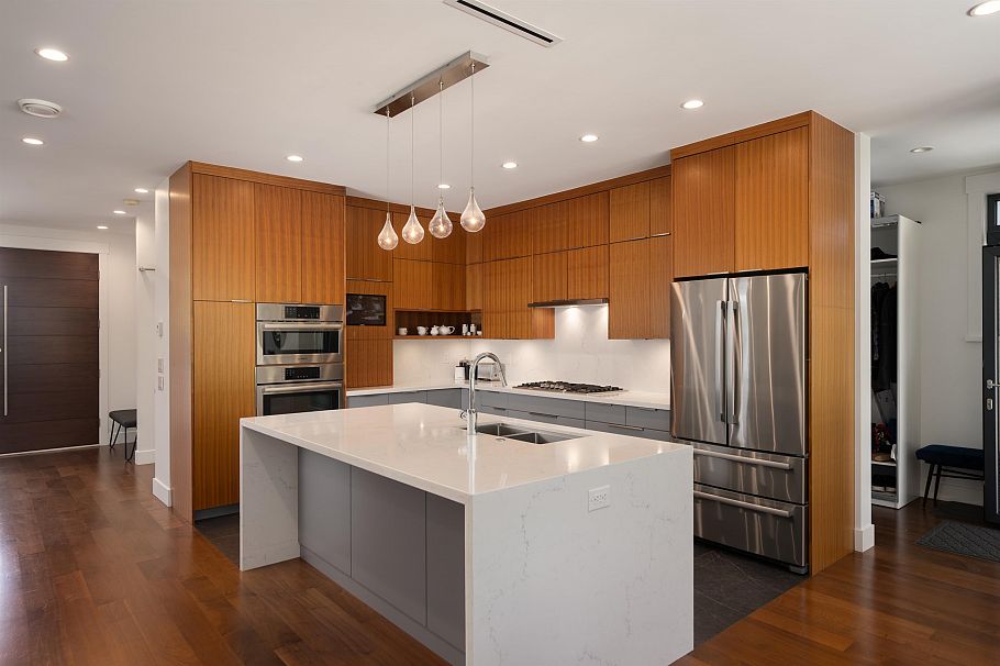812 E 6th Street North Vancouver, BC - 3