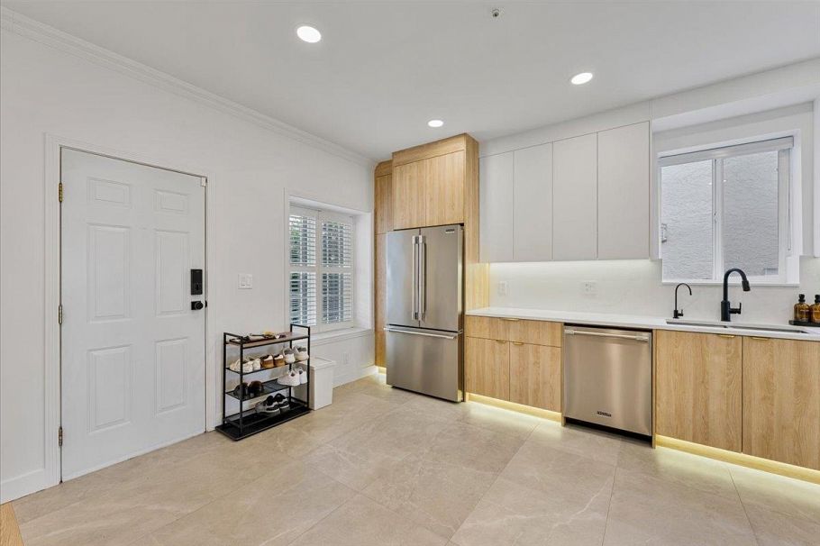 817 W 60th Avenue Vancouver, BC - 17