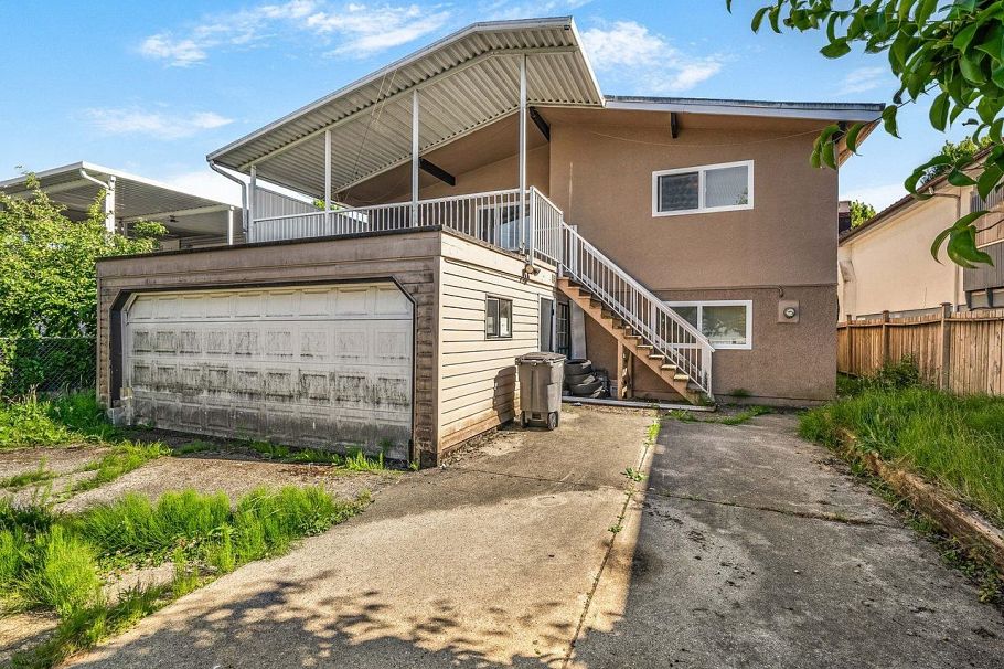1205 E 49th Avenue Vancouver, BC - 3