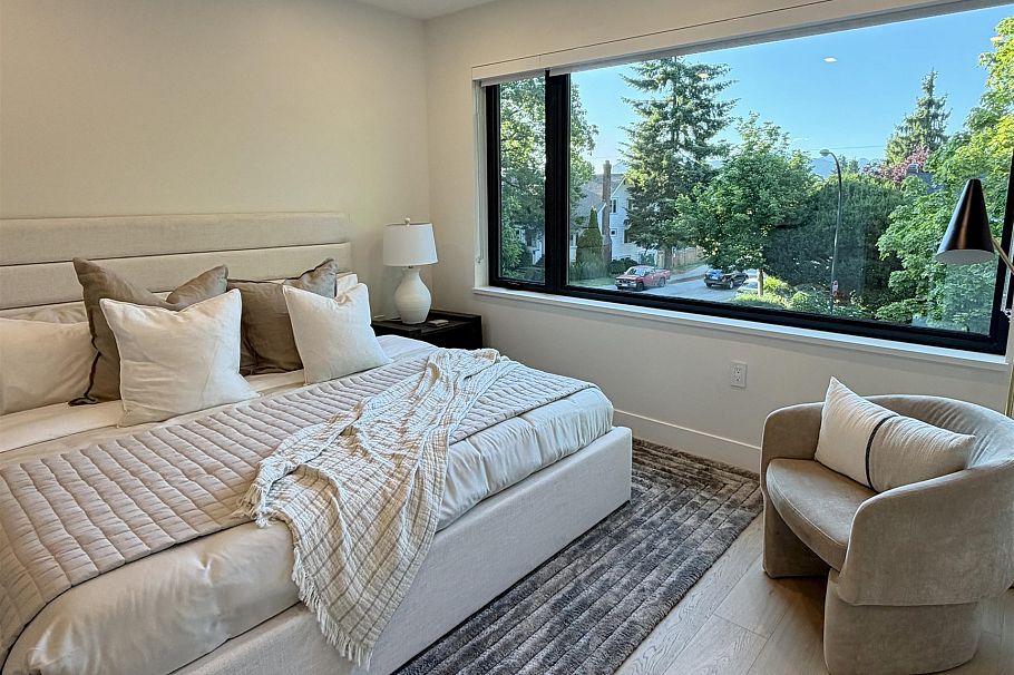 396 W 21 Avenue Vancouver, BC - 12